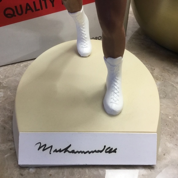 “THE GREATEST” Muhammad Ali Salvino Sports Legends Figurine #2,843 of 3,000. - Picture 9 of 16